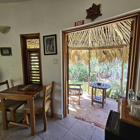 Kudehya Guesthouse Treasure Beach Exterior photo
