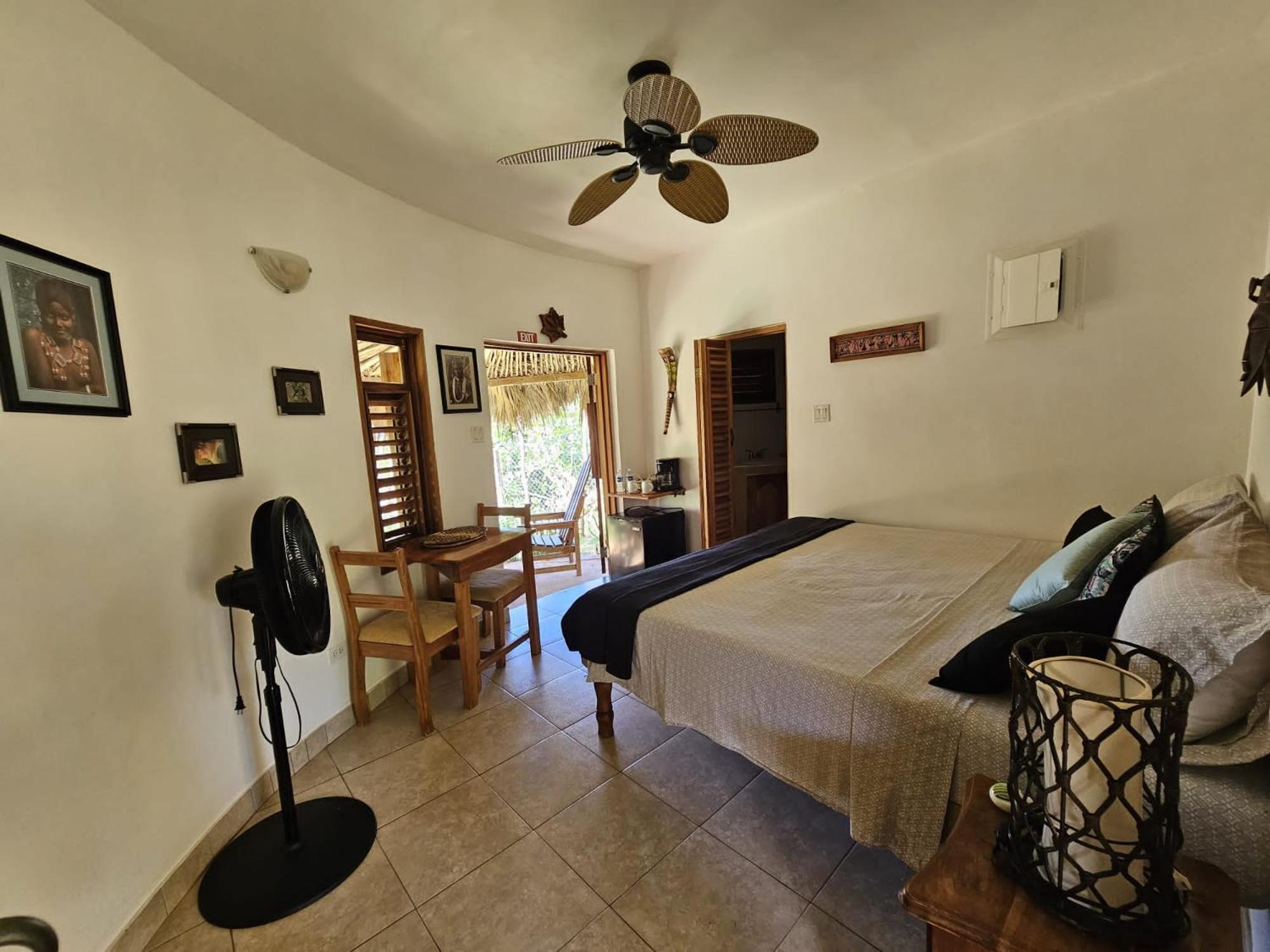 Kudehya Guesthouse Treasure Beach Exterior photo