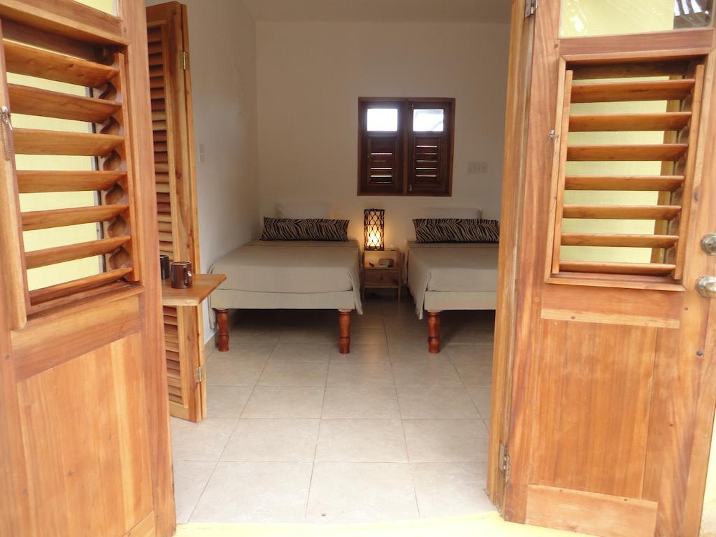 Kudehya Guesthouse Treasure Beach Room photo