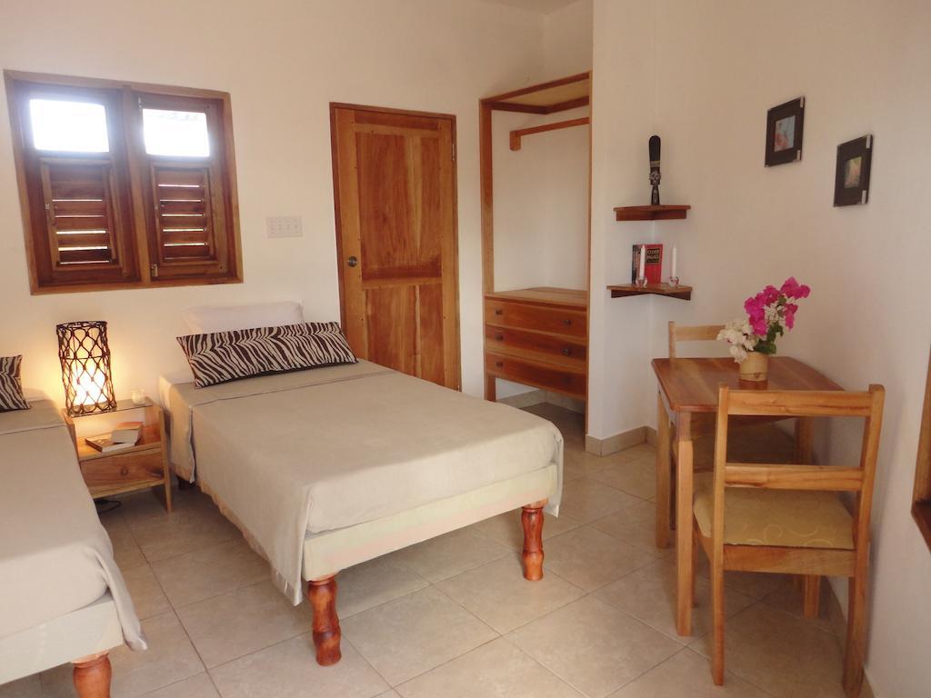 Kudehya Guesthouse Treasure Beach Room photo