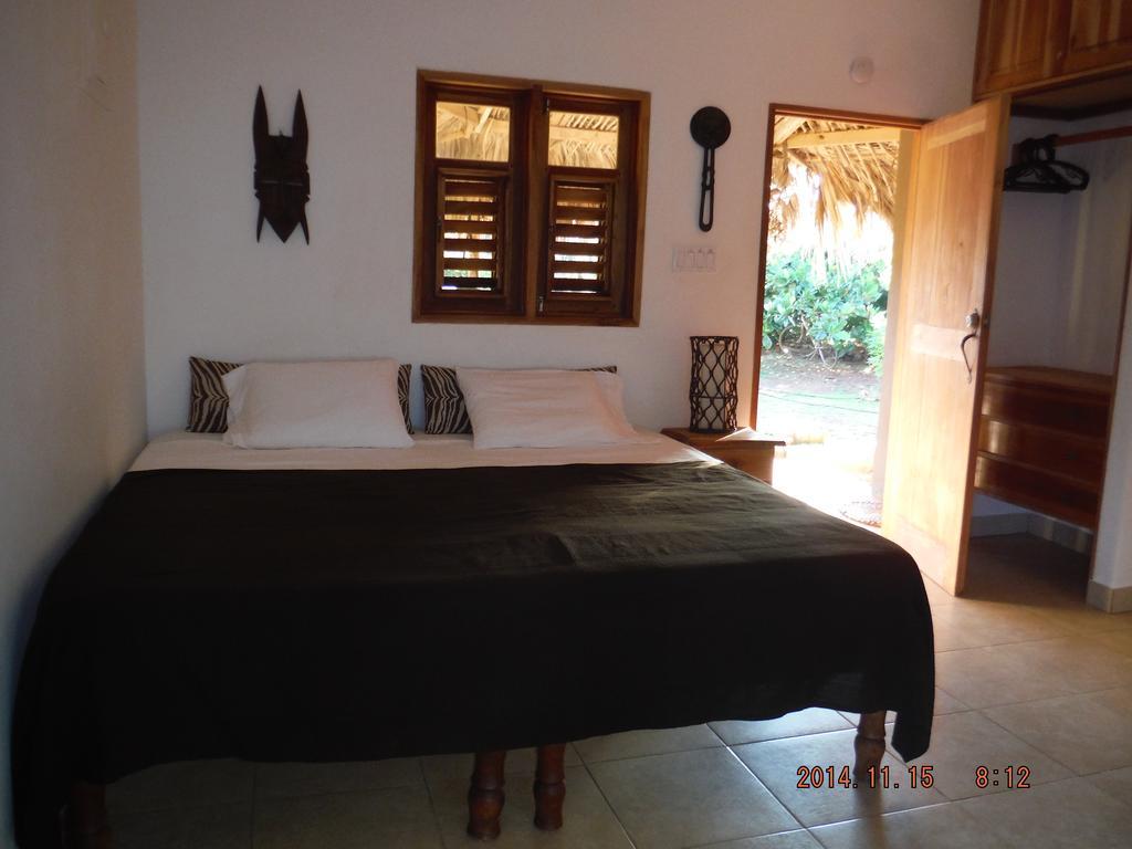 Kudehya Guesthouse Treasure Beach Exterior photo