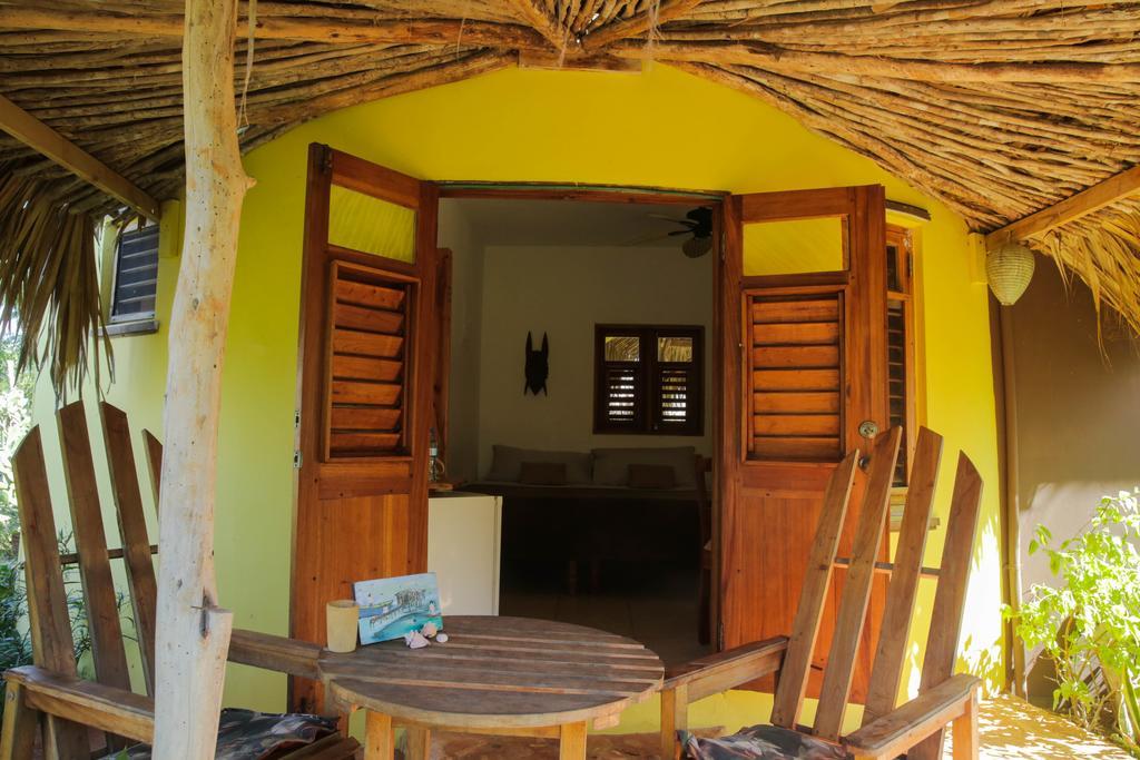 Kudehya Guesthouse Treasure Beach Exterior photo