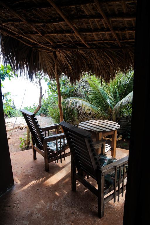 Kudehya Guesthouse Treasure Beach Exterior photo