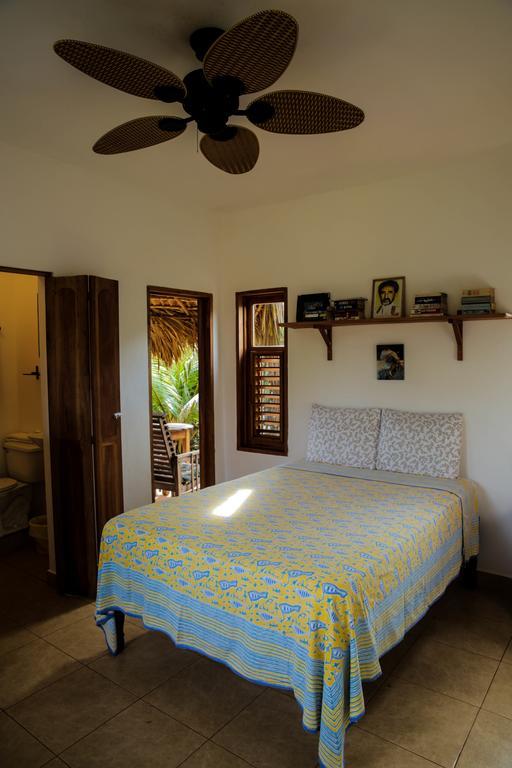 Kudehya Guesthouse Treasure Beach Exterior photo