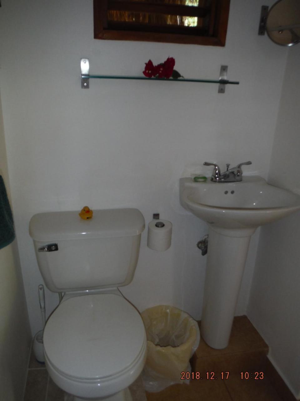 Kudehya Guesthouse Treasure Beach Exterior photo