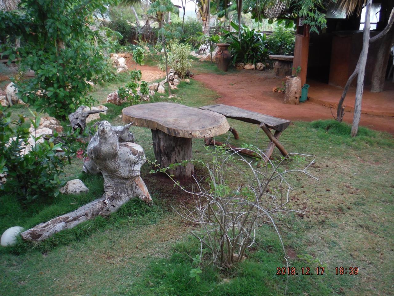 Kudehya Guesthouse Treasure Beach Exterior photo